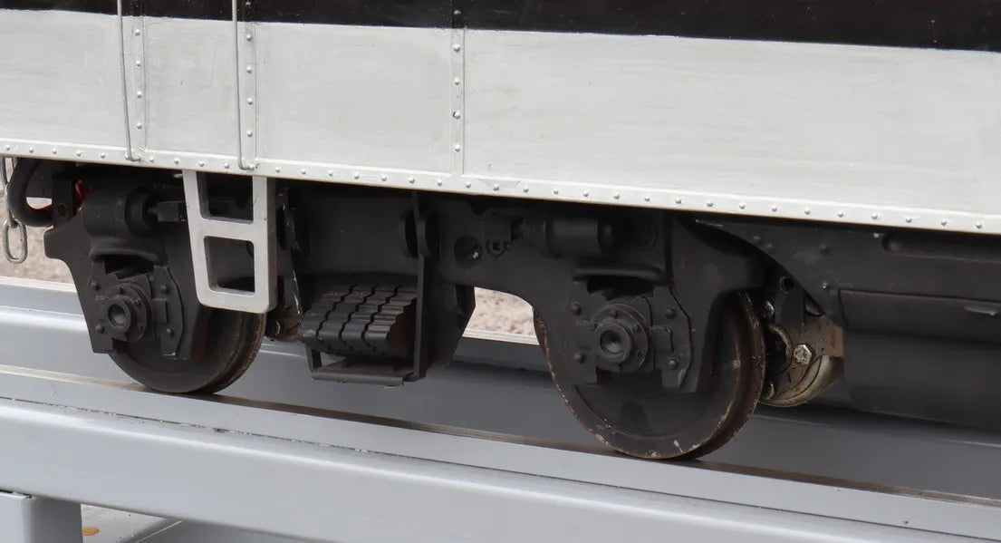 5 inch gauge Santa Fe F7 battery electric