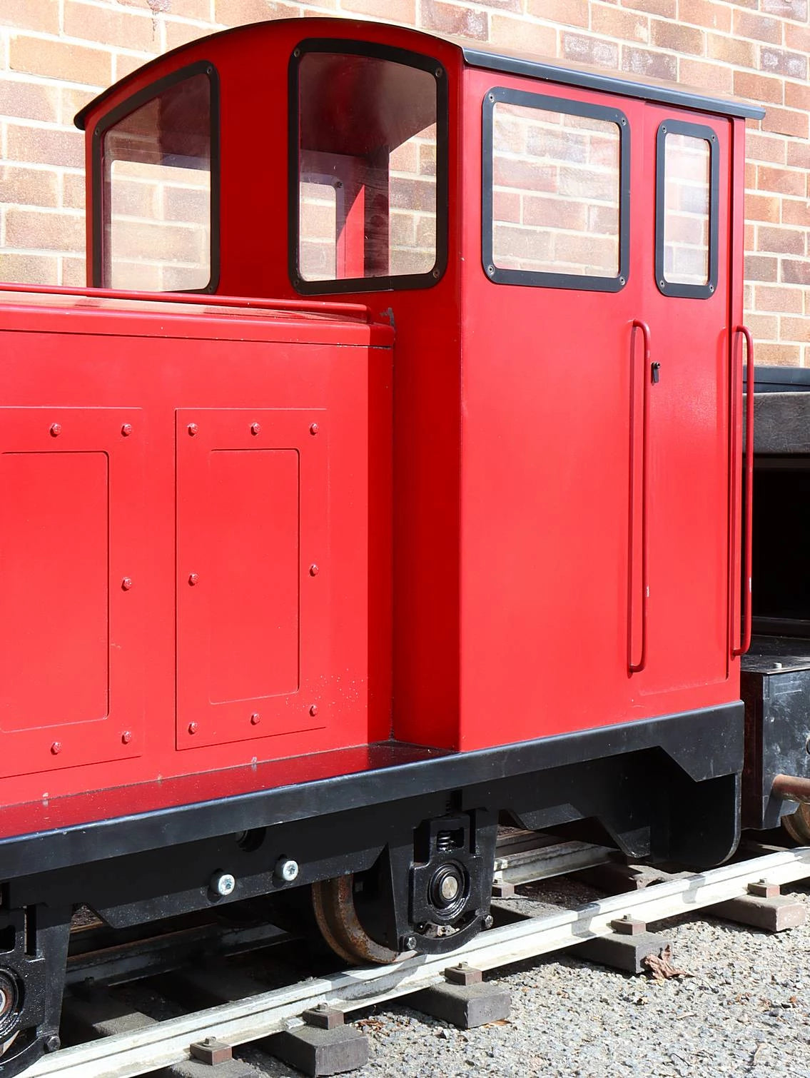 7 1/4 inch narrow gauge 0-4-0 electric shunter with tender