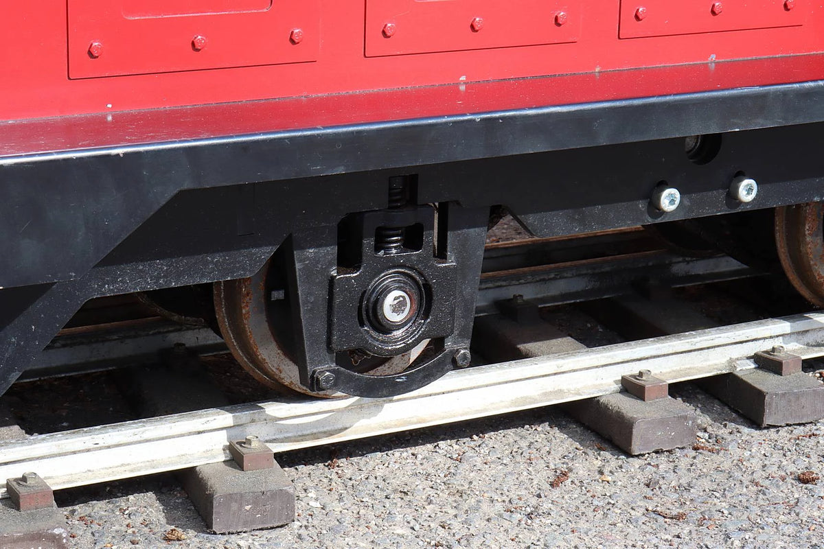 7 1/4 inch narrow gauge 0-4-0 electric shunter with tender