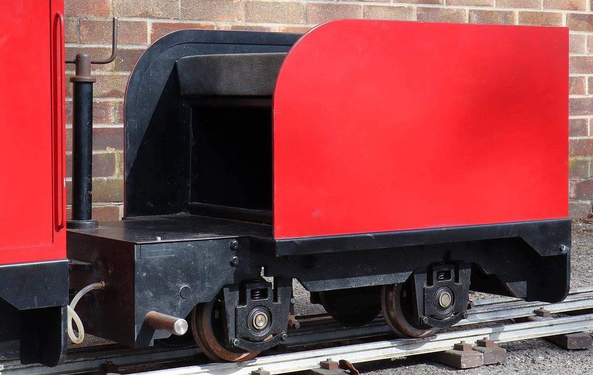 7 1/4 inch narrow gauge 0-4-0 electric shunter with tender