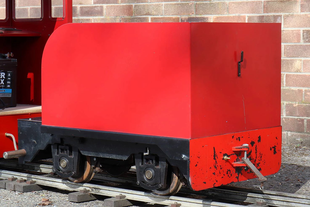 7 1/4 inch narrow gauge 0-4-0 electric shunter with tender