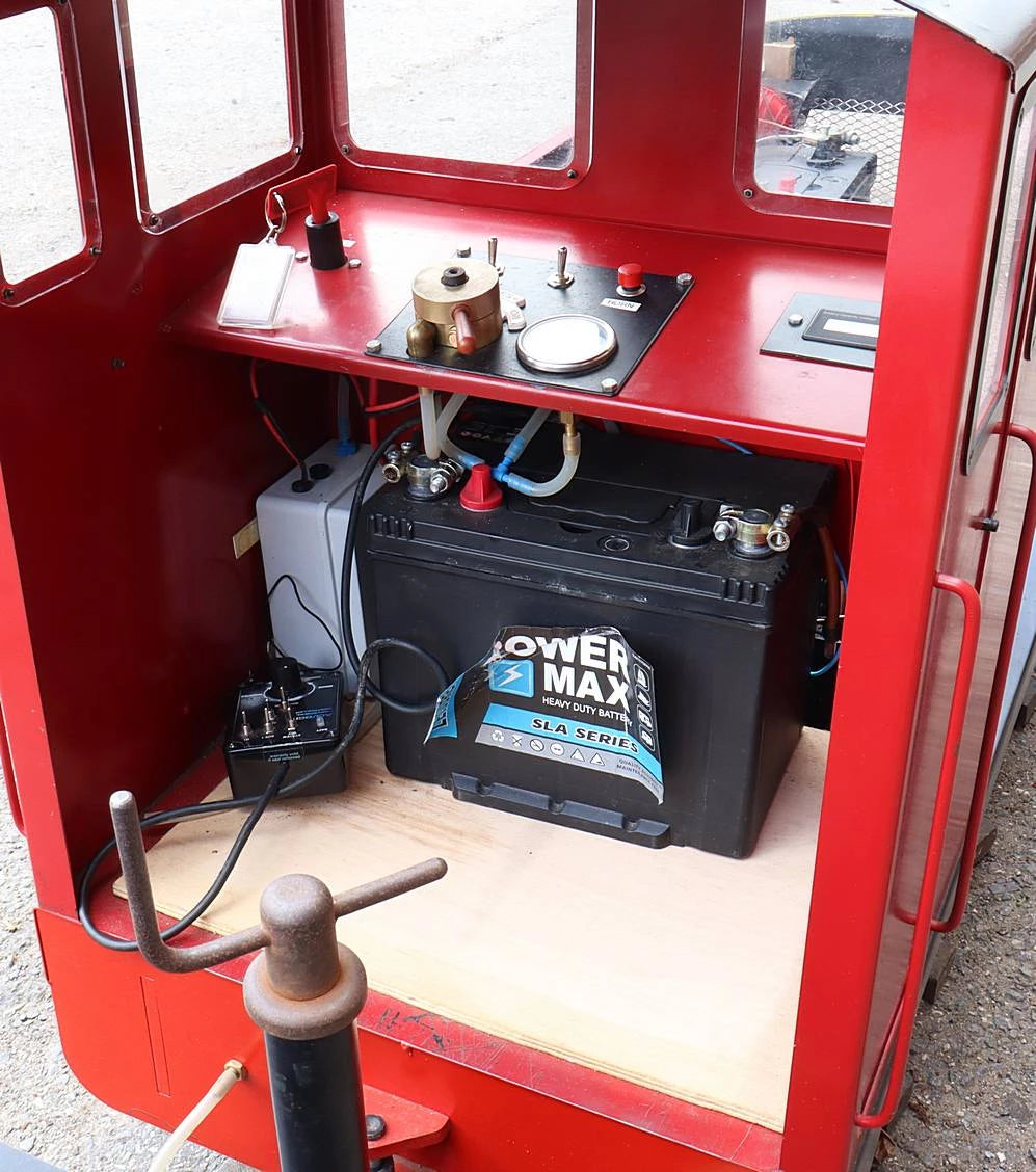 7 1/4 inch narrow gauge 0-4-0 electric shunter with tender