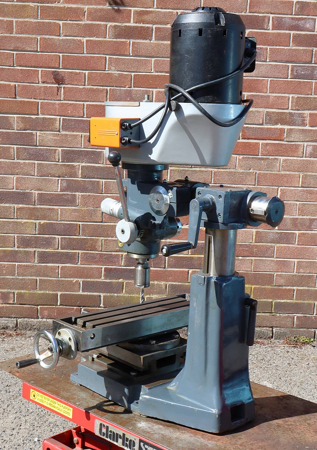Pinnacle universal milling machine