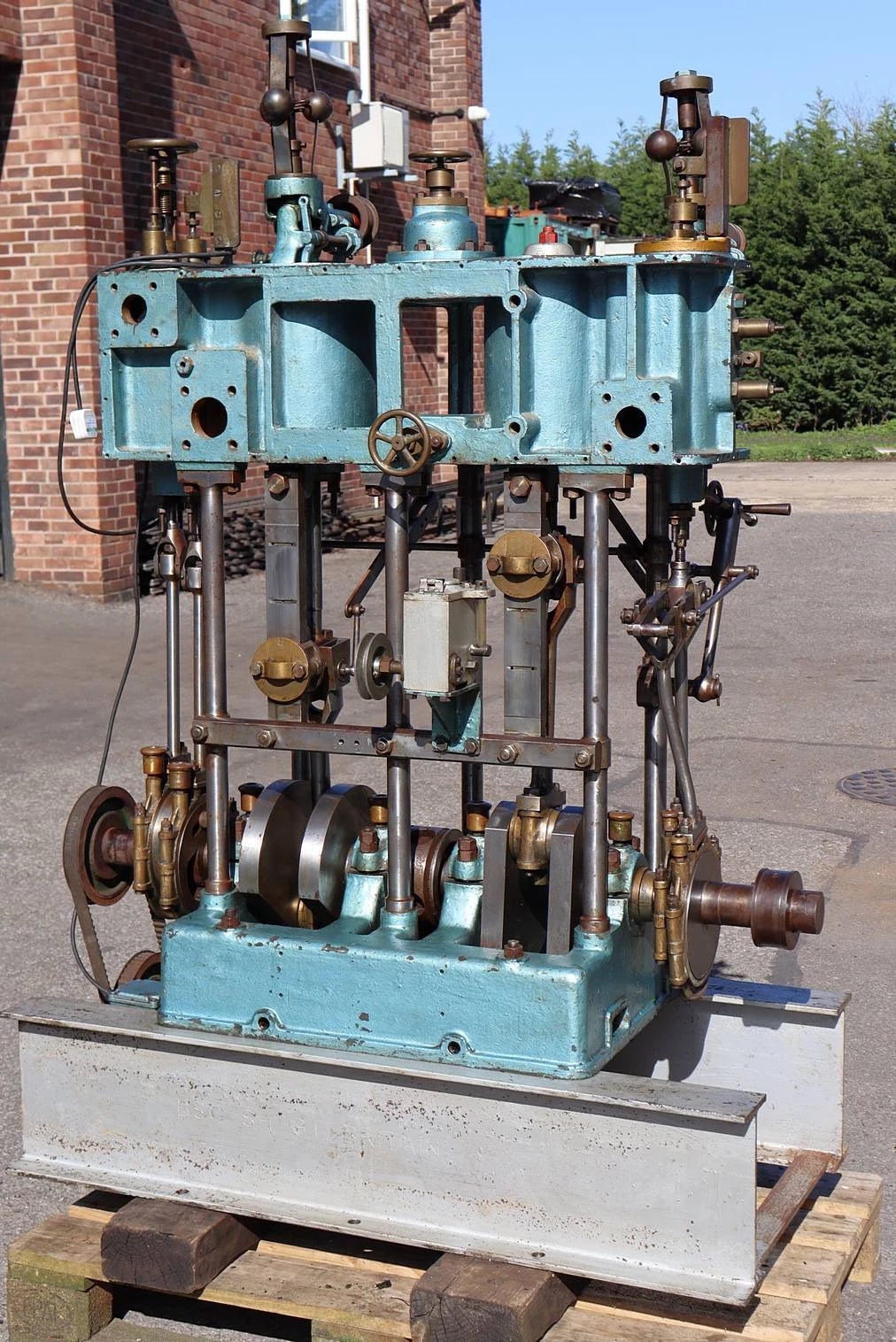 Full size compound vertical engine