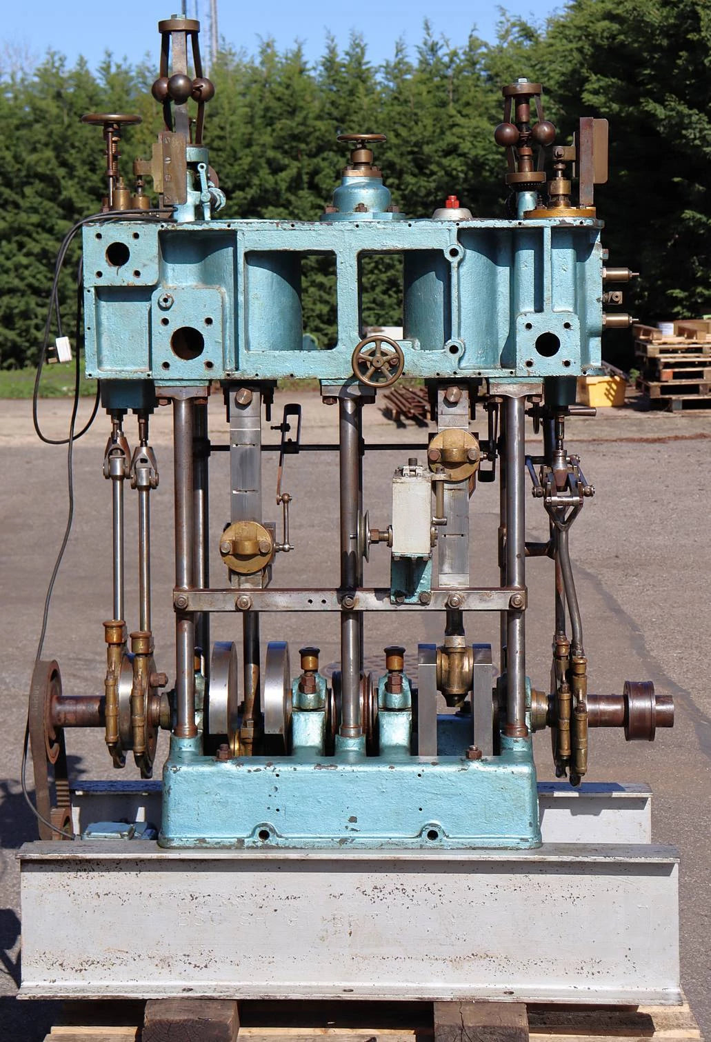 Full size compound vertical engine