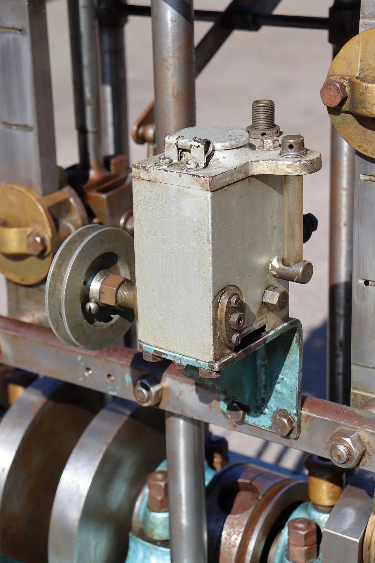 Full size compound vertical engine