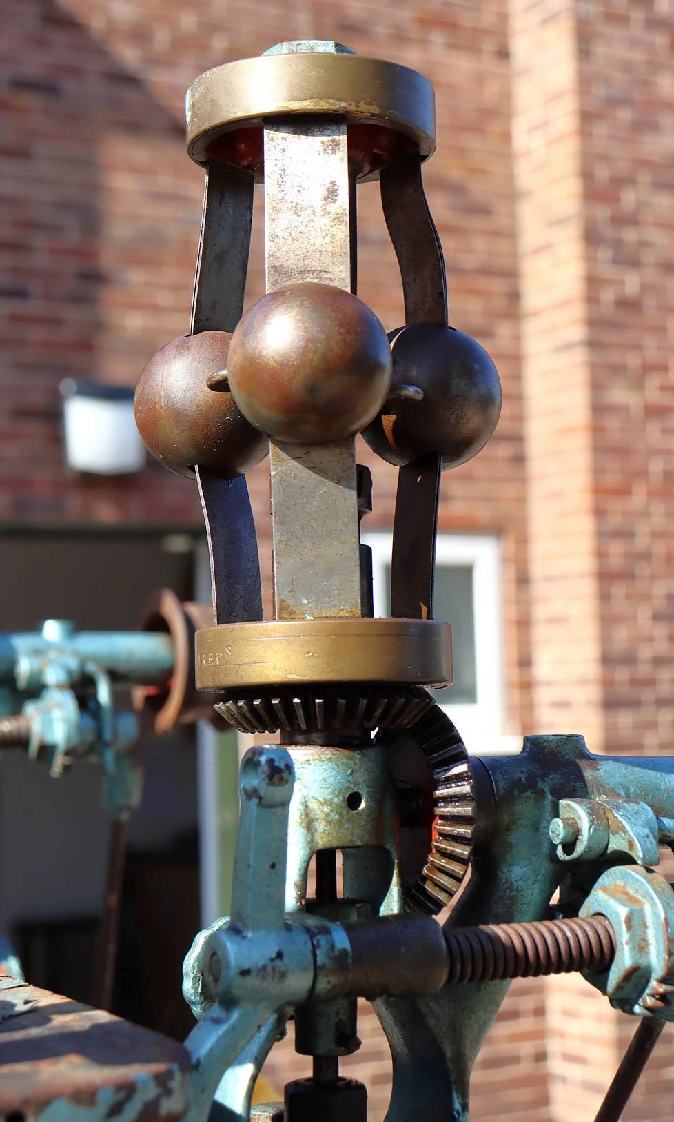 Full size compound vertical engine