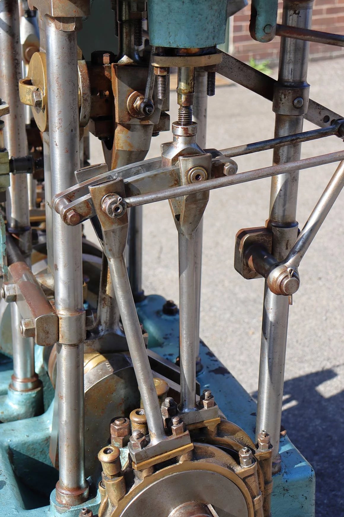 Full size compound vertical engine