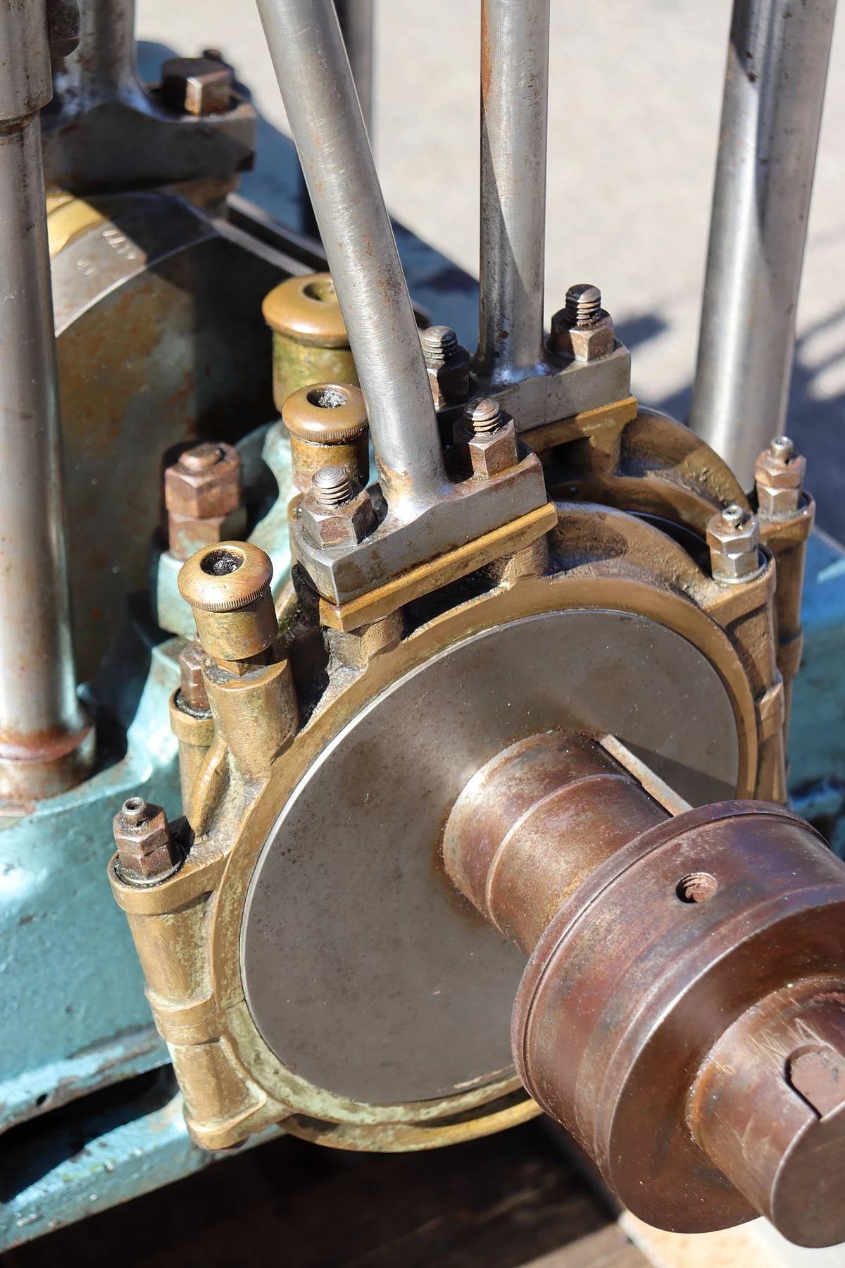 Full size compound vertical engine