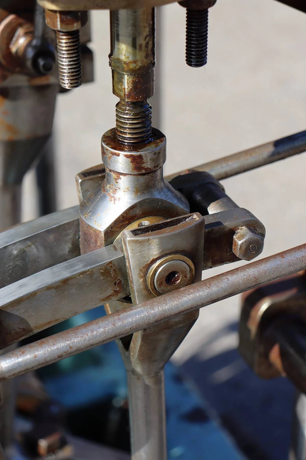 Full size compound vertical engine