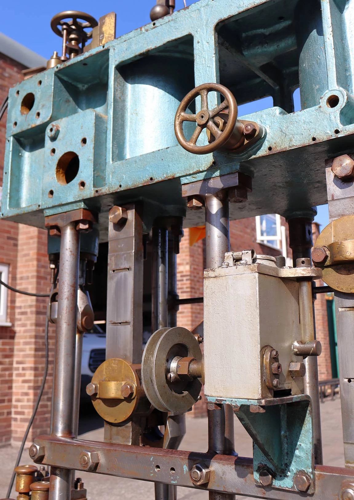 Full size compound vertical engine