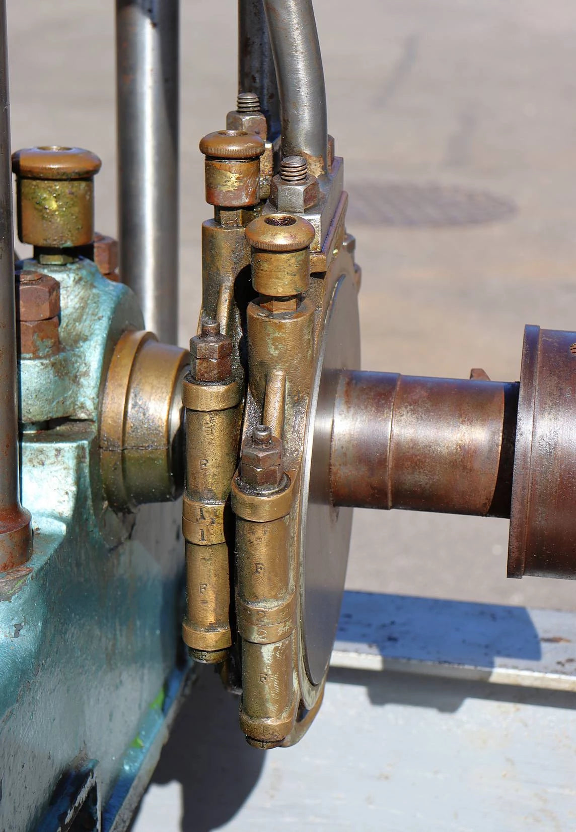 Full size compound vertical engine