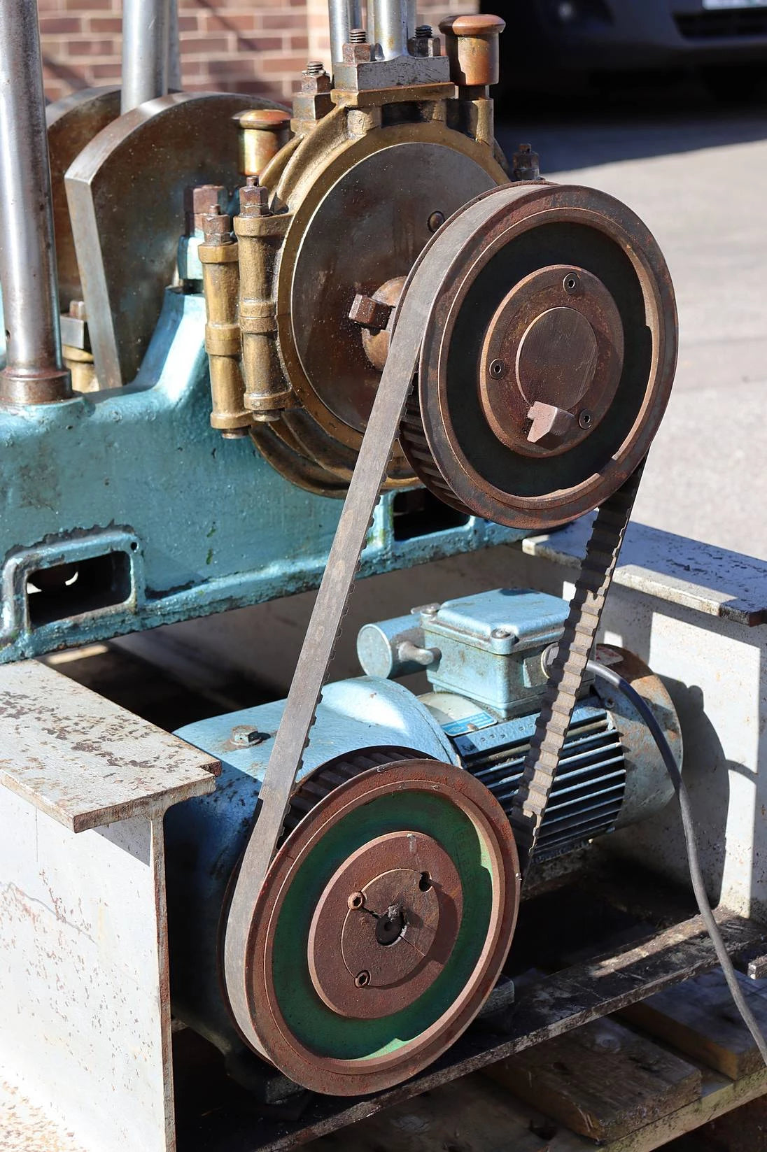 Full size compound vertical engine
