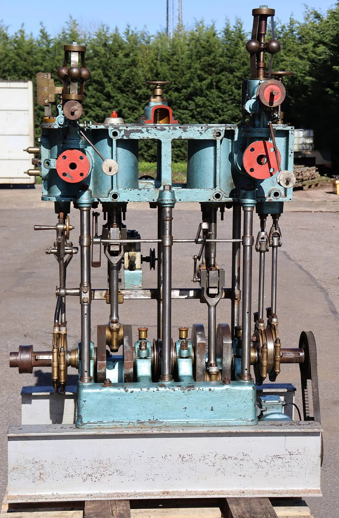 Full size compound vertical engine