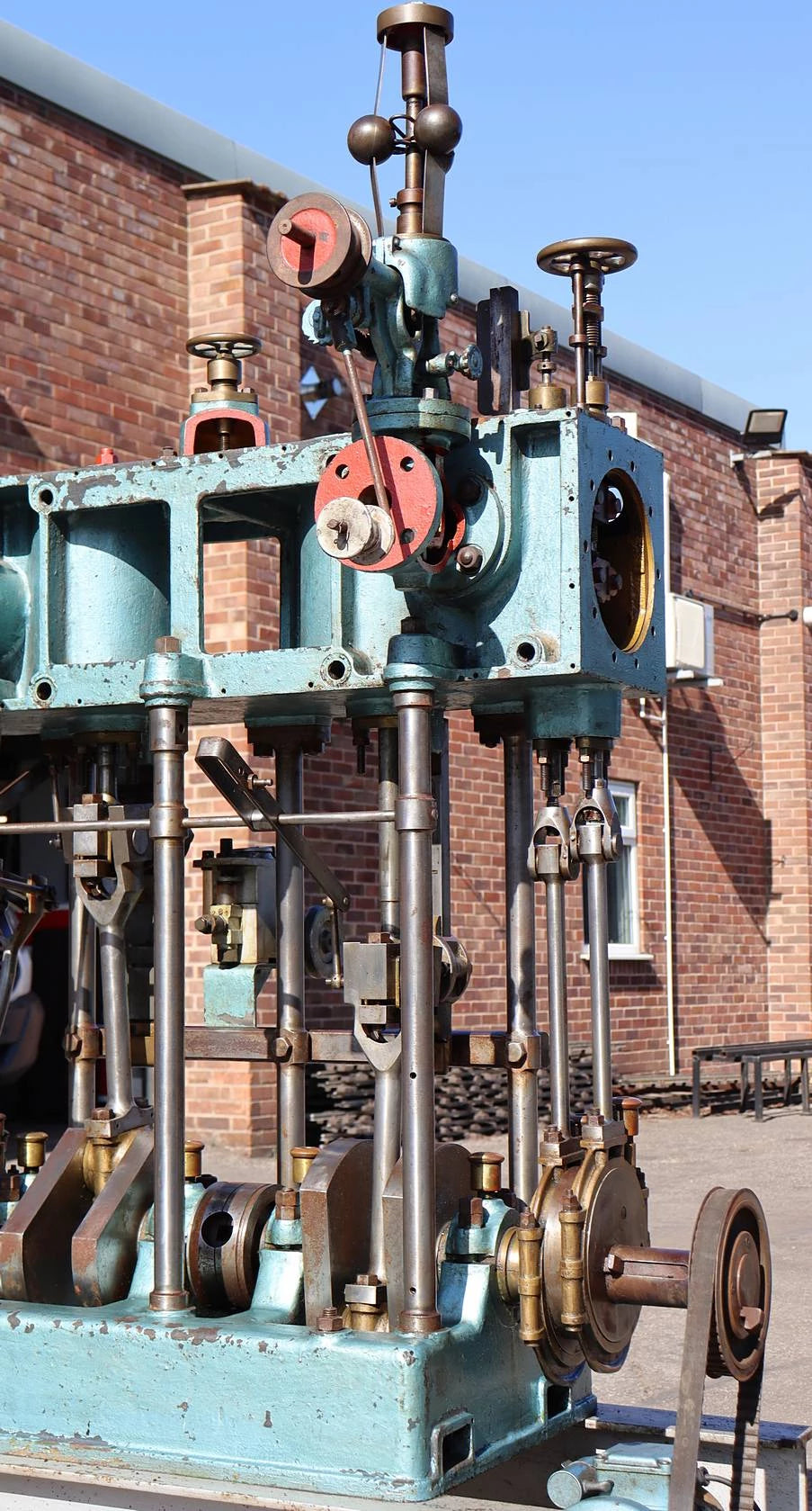 Full size compound vertical engine
