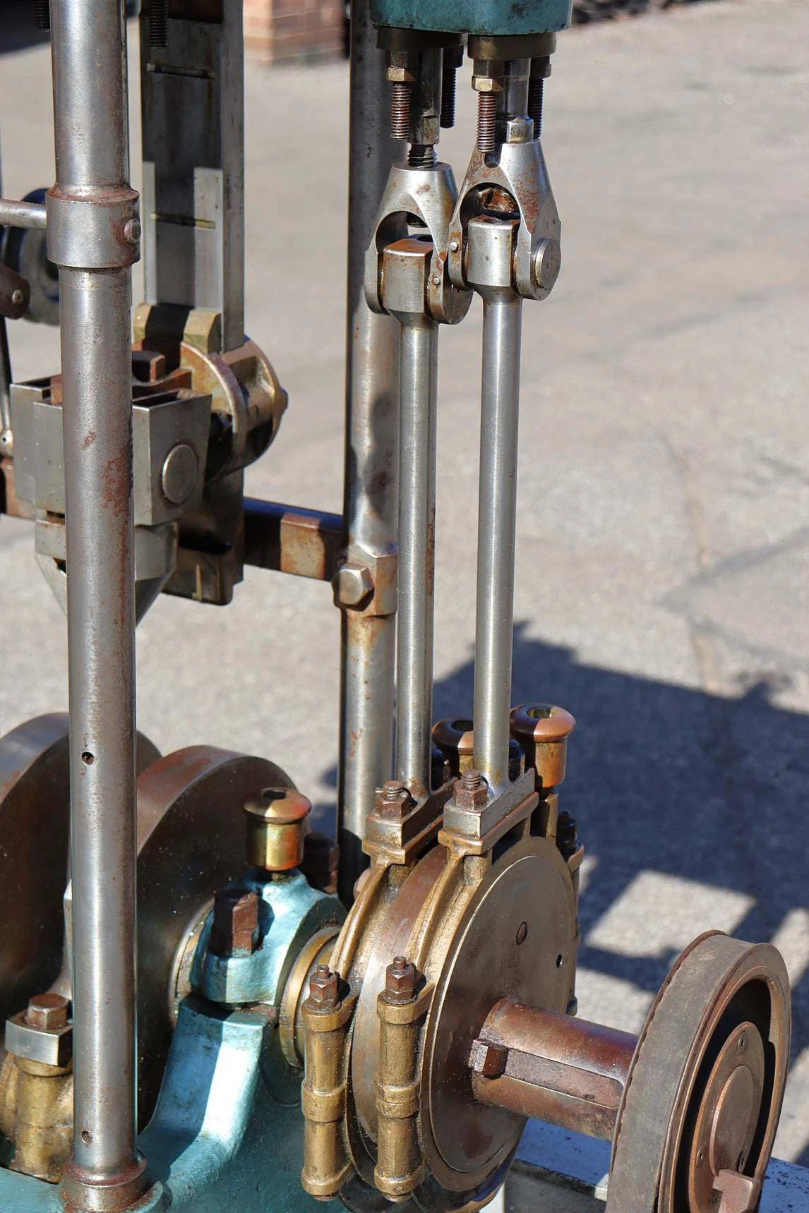 Full size compound vertical engine