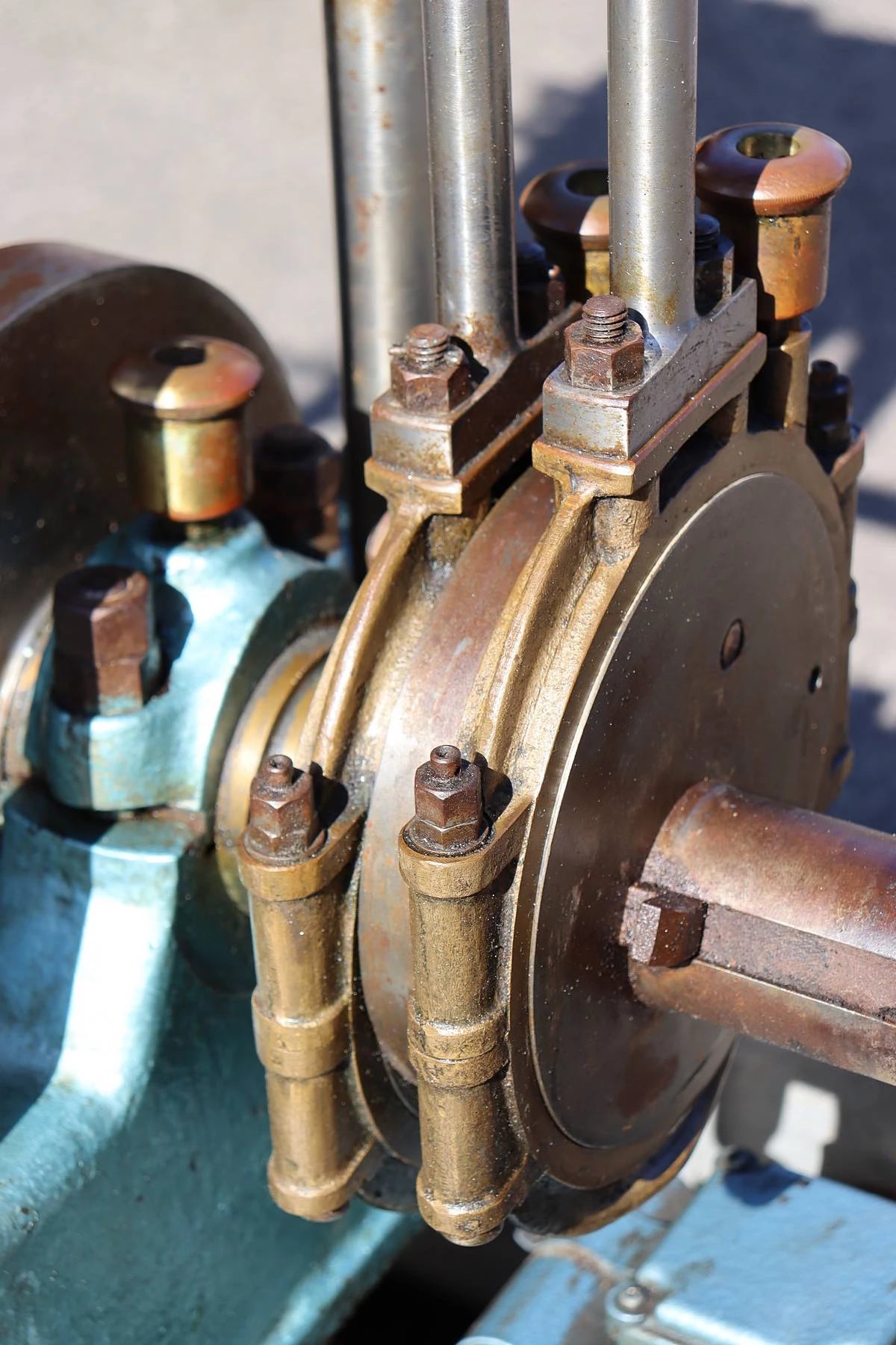 Full size compound vertical engine