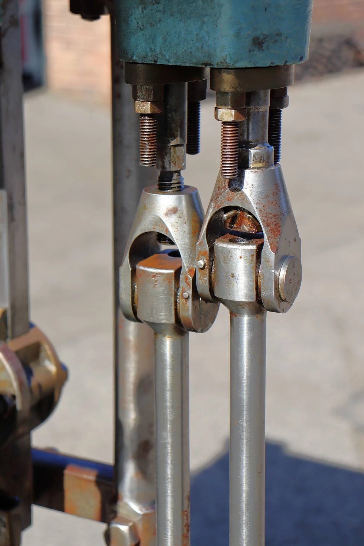 Full size compound vertical engine