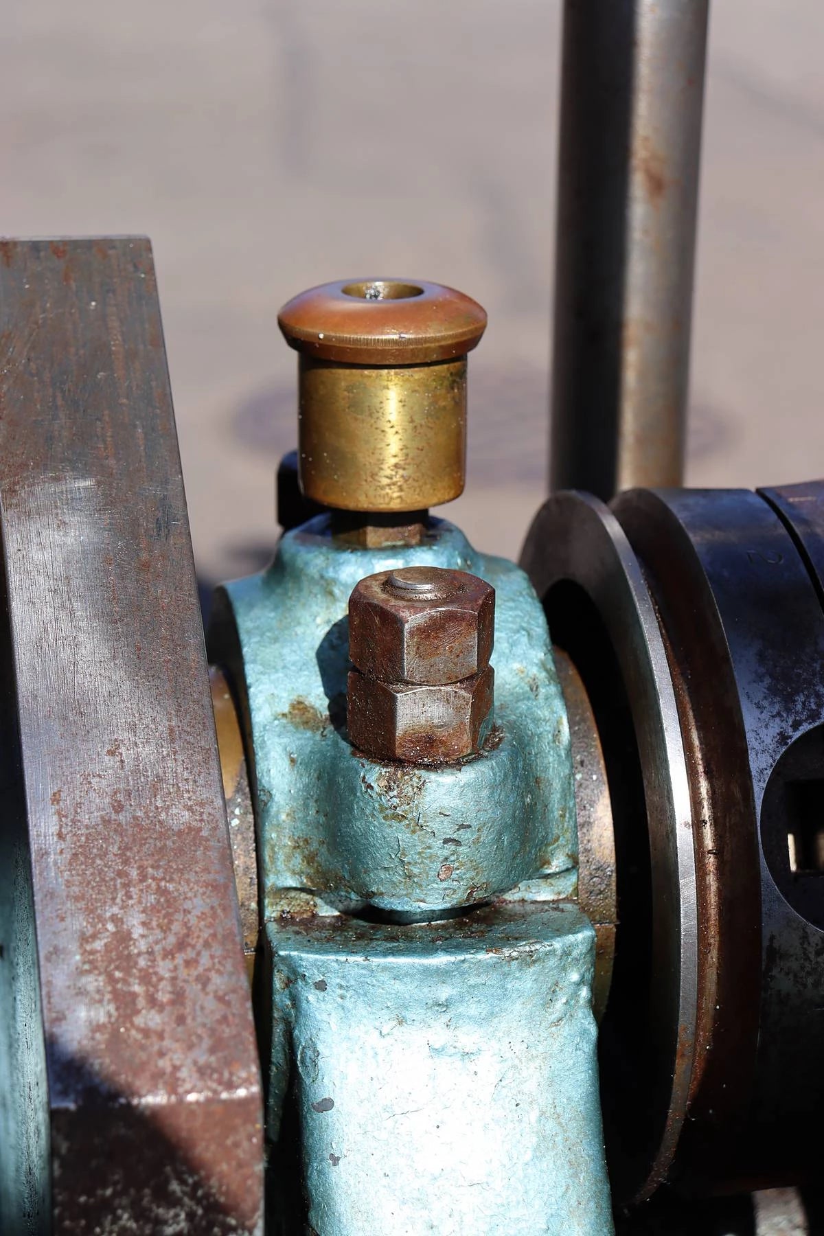 Full size compound vertical engine
