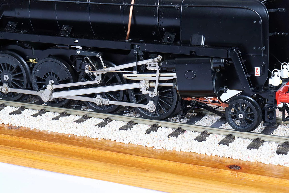 45mm gauge Aster BR 9F 2-10-0 in glazed display case