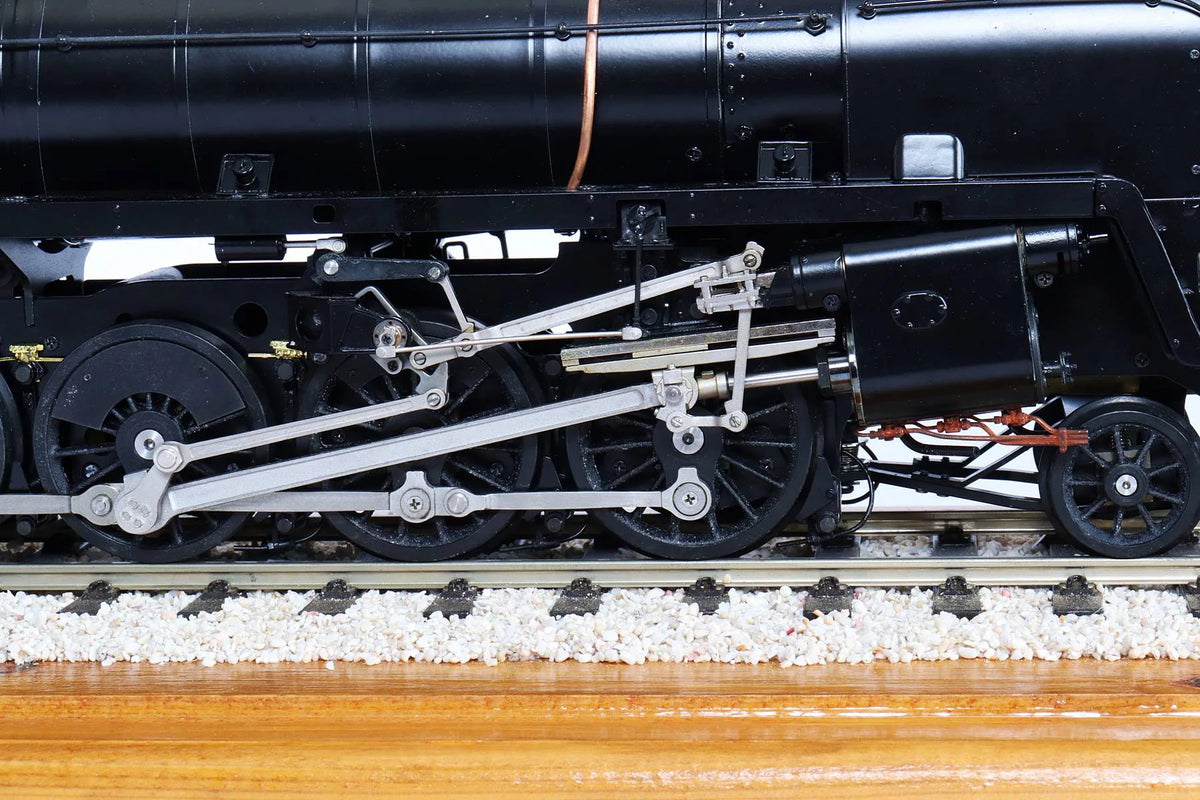 45mm gauge Aster BR 9F 2-10-0 in glazed display case