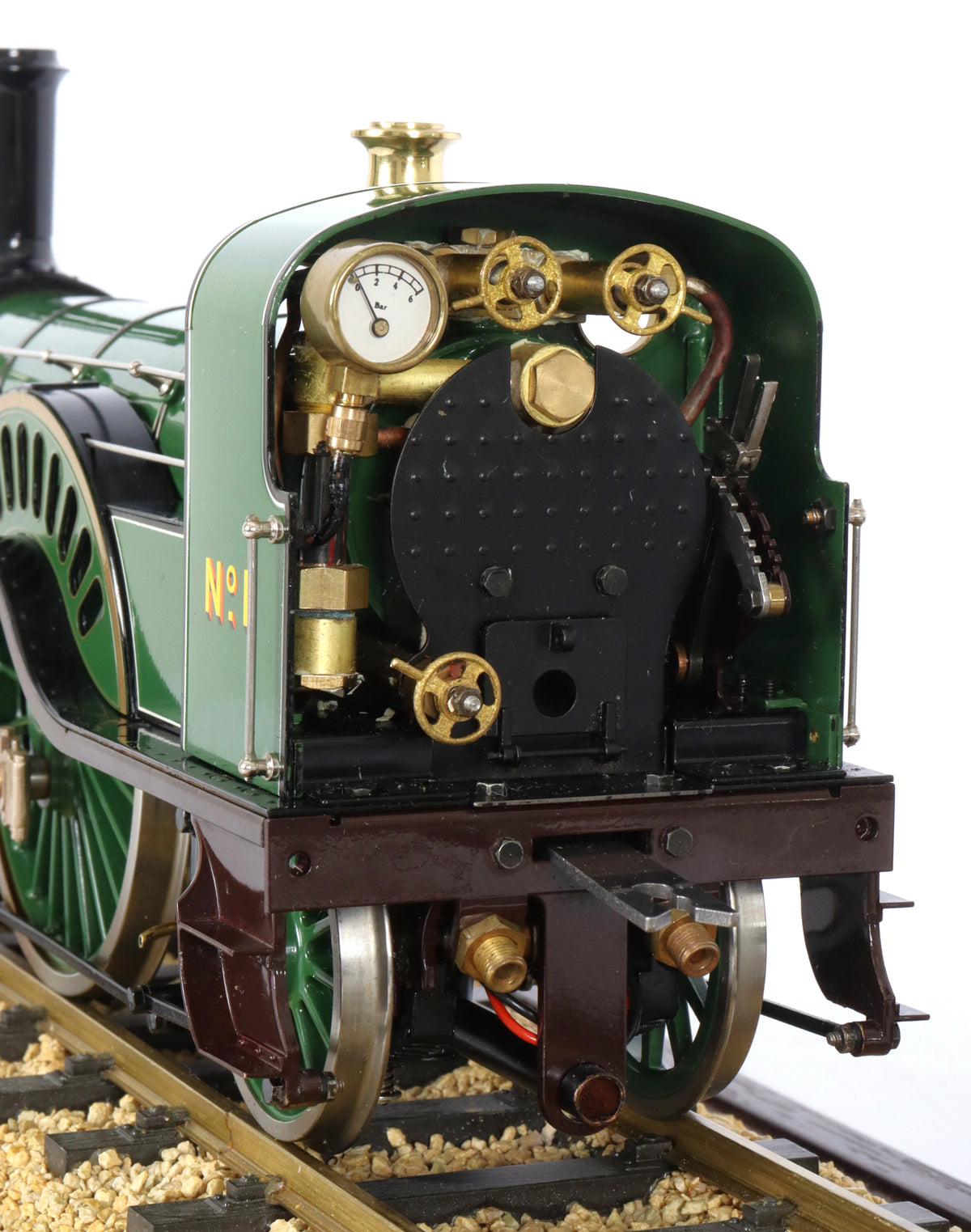45mm gauge Aster GNR Stirling 8 foot Single with glazed display case