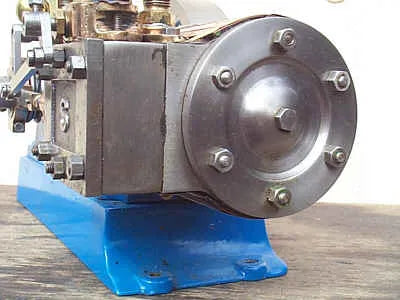 Stuart No.9 with water pump, governor and lubricator