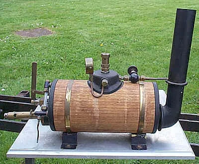Centre flue gas-fired marine boiler