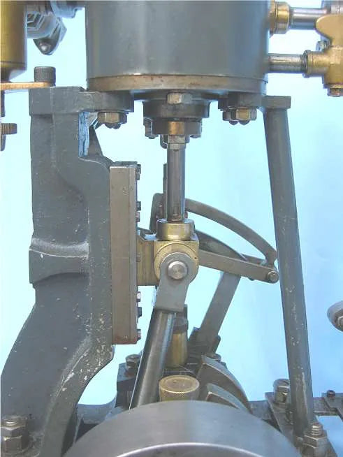 2 x 2 vertical engine with reversing gear