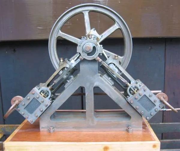 Double diagonal engine