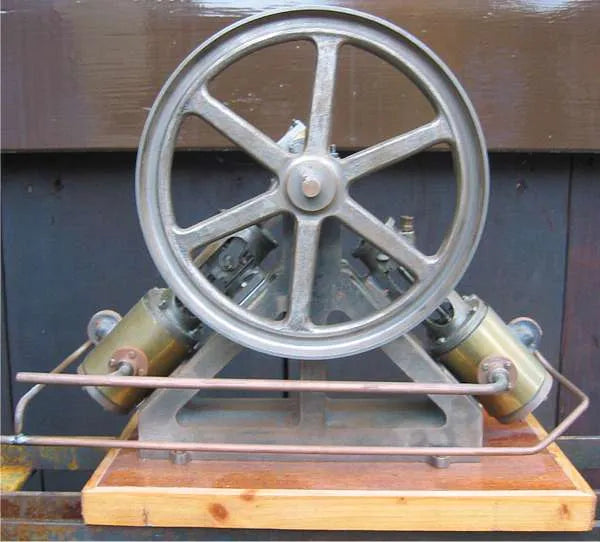 Double diagonal engine