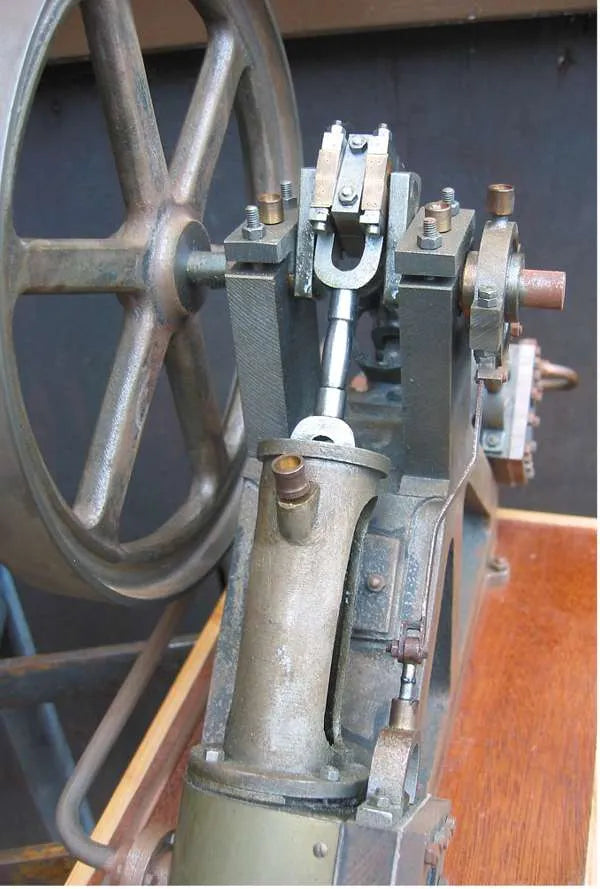Double diagonal engine