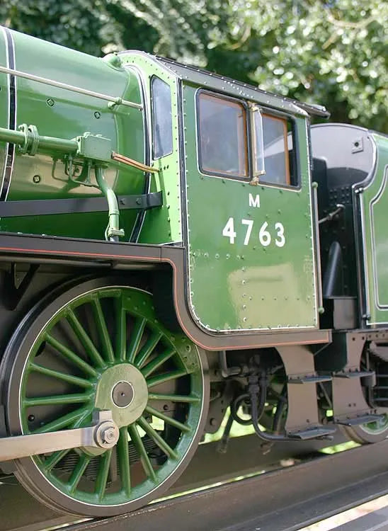 5 inch gauge Stanier Black 5 apple green livery