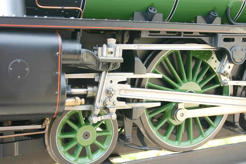5 inch gauge Stanier Black 5 apple green livery