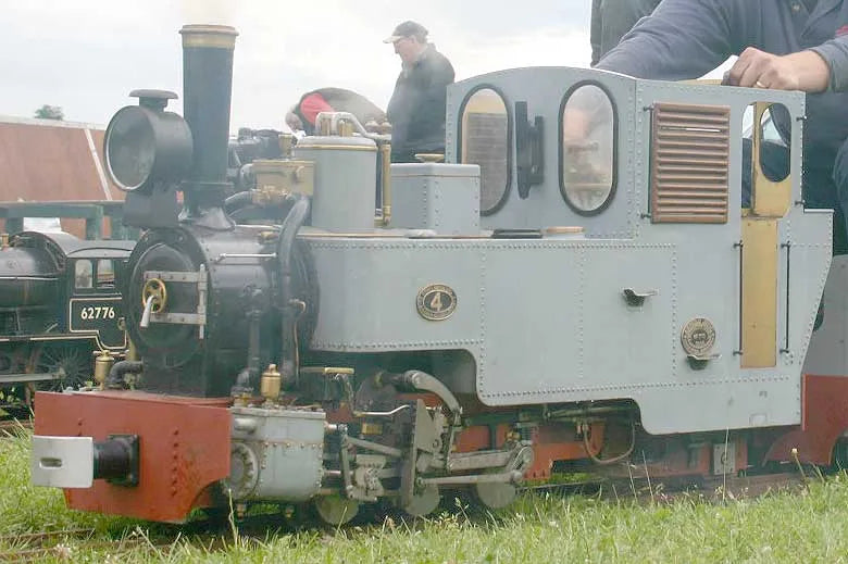 7 1/4 inch gauge Jung 0-6-2 locomotive & tender