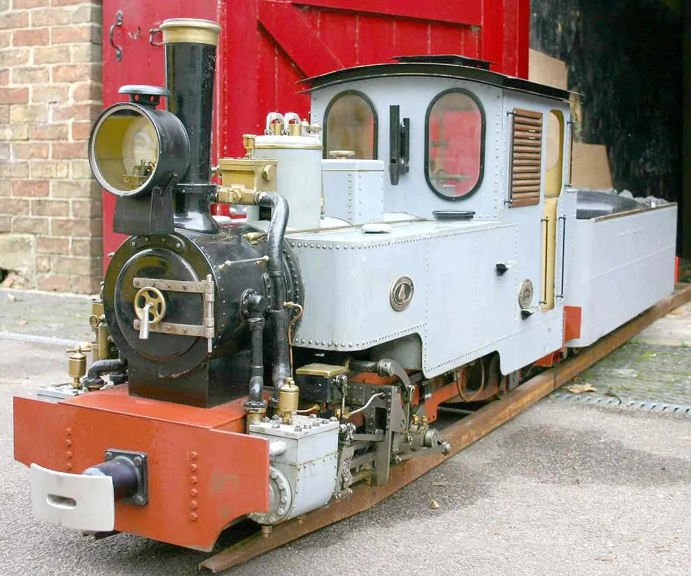 7 1/4 inch gauge Jung 0-6-2 locomotive & tender