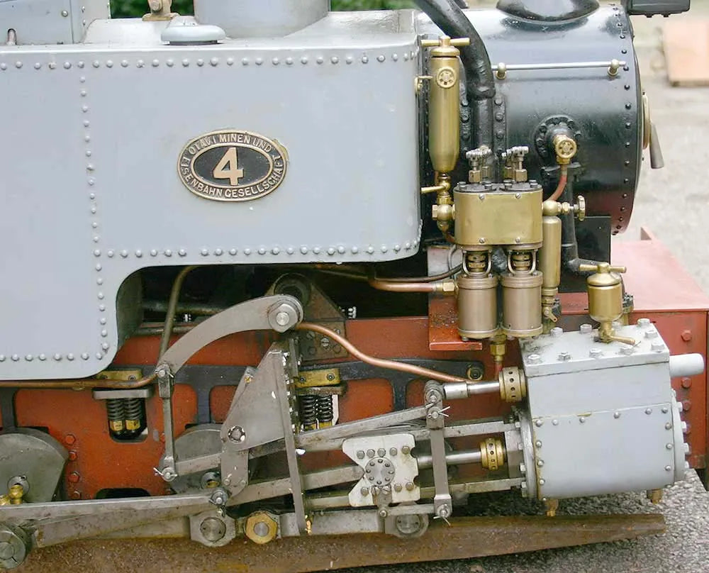 7 1/4 inch gauge Jung 0-6-2 locomotive & tender