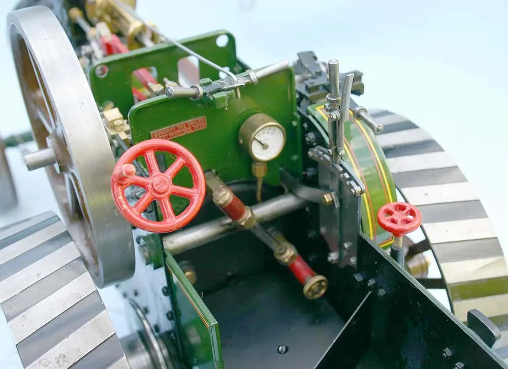 Maxitrak 1 inch scale agricultural traction engine