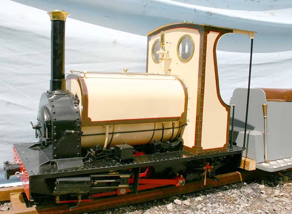 7 1/4 inch gauge Hunslet with driving trolley