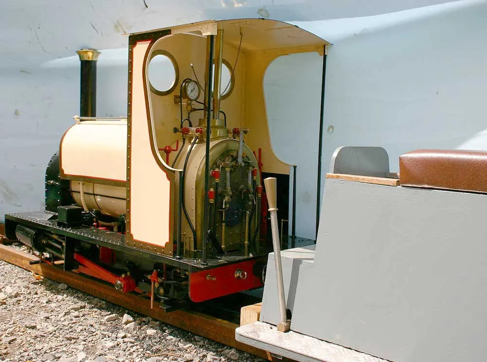 7 1/4 inch gauge Hunslet with driving trolley