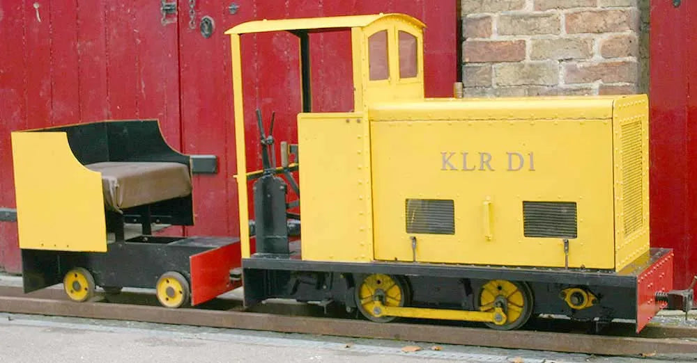 7 1/4 inch gauge petrol shunter with driving truck