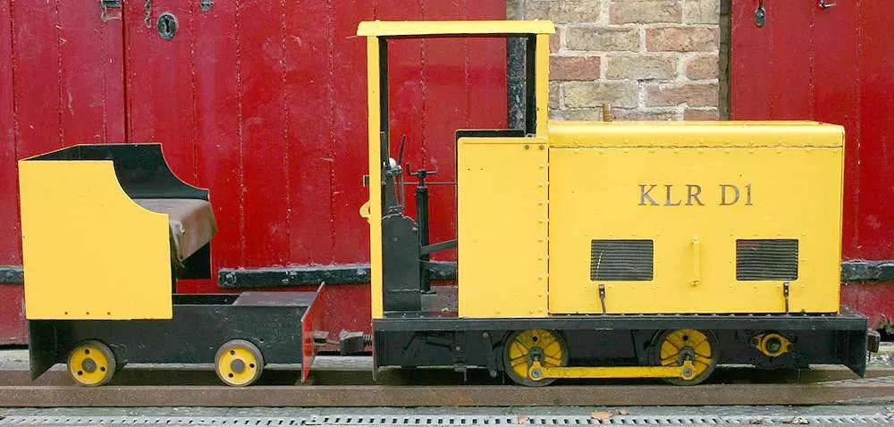 7 1/4 inch gauge petrol shunter with driving truck