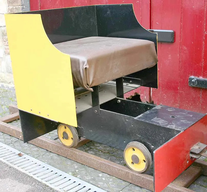 7 1/4 inch gauge petrol shunter with driving truck