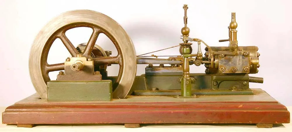 Old horizontal engine with governor