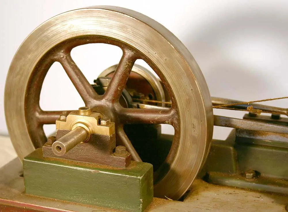 Old horizontal engine with governor