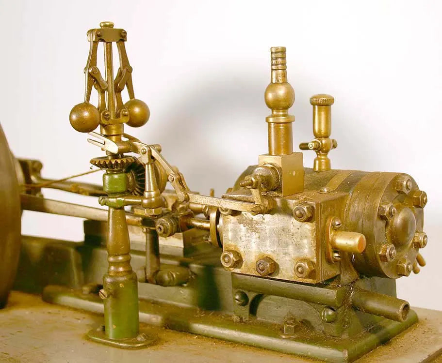 Old horizontal engine with governor