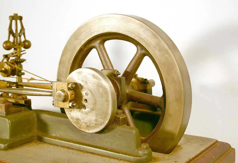 Old horizontal engine with governor