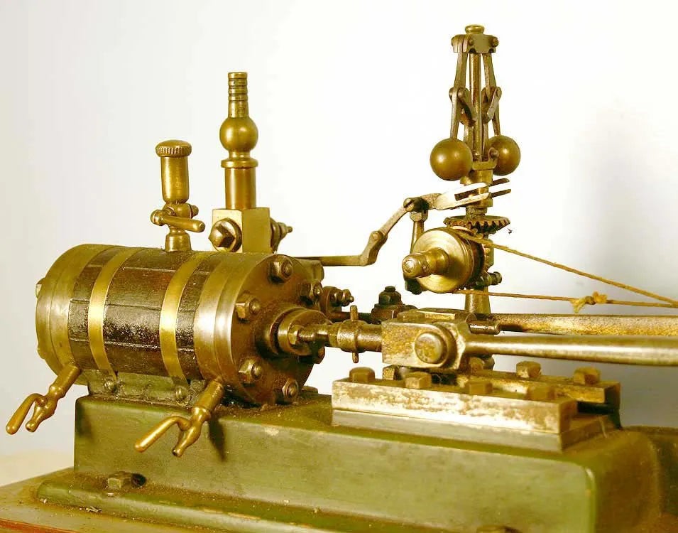 Old horizontal engine with governor