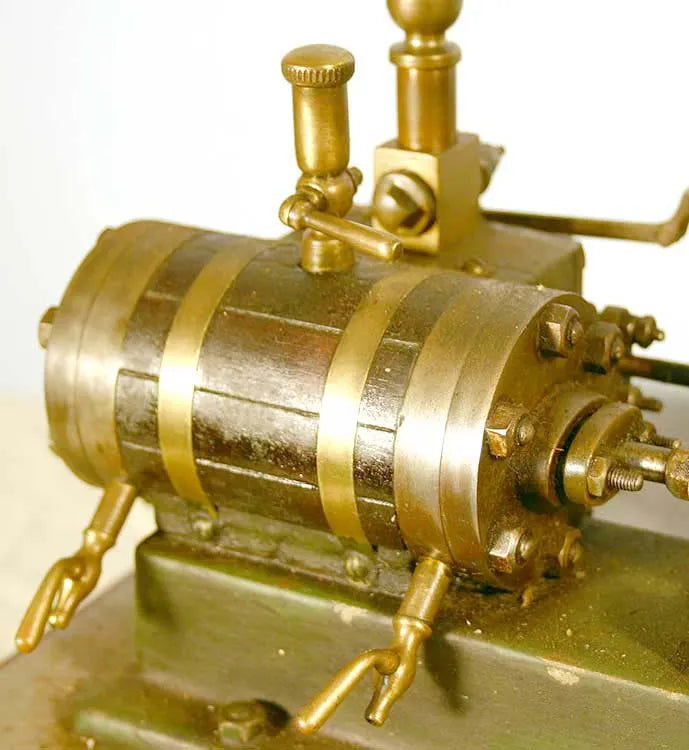 Old horizontal engine with governor