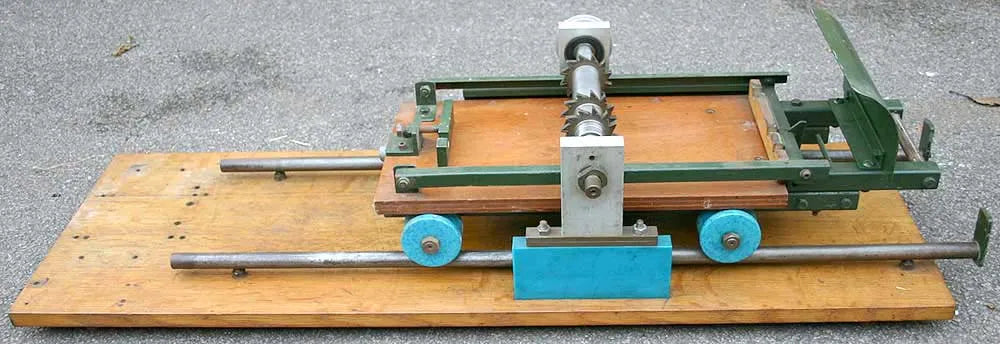 Sleeper cutting machine